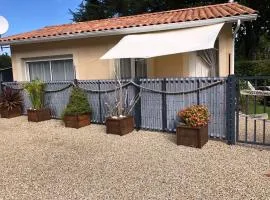 maisonnette entre forêt et occéan