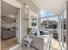 Water's Edge Holiday Home