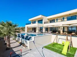 Villa Novue with pool