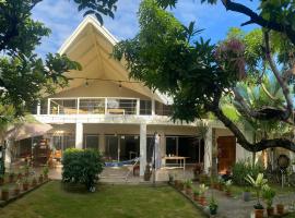 Pura Vida Boutique Apartments, hotel in Puerto Viejo