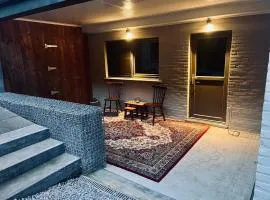 Ruime suite met privé ingang en badkamer