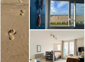 Waterfront apartment - Plage des Mouettes, Hotel in Saint-Hilaire-de-Riez