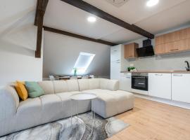 B-Home Apartments - Štýlový podkrovný apartmán 74 m2, hotel em Trenčín