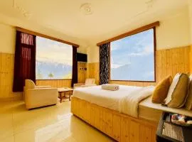 Hotel Suraj Inn ,near Hadimba Devi Temple ! Rooftop Restaurant ! Personal Parking