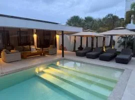 Beautiful private 3 bedroom villa with pool and gym