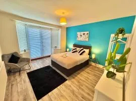 Three Bedroom Apartment with Garden and Parking - 2 Mins Walk to The Beach - Opposite BIC