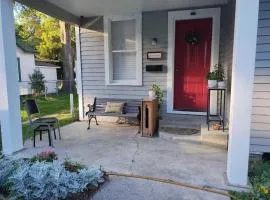 2BR Urban Retreat Near Downtown Lafayette