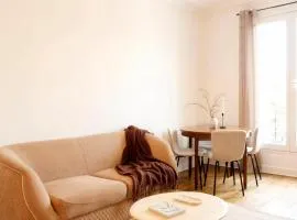 Bright Apartment at the Gates of Paris