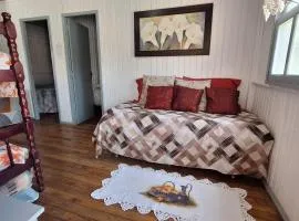 CASA de 2 quartos com 2 ares-condicionados em TORRES-RS - Na mais bela praia Gaúcha - Cozinha - Banheiro - TV smart 32 e Wi-Fi - Estacionamento - Anfitriã Superhost no BnB