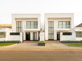 Crescent Cove, Luxury 3 Bedroom Home, hotel en Kwedonu