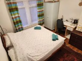 BEE GENTLE BEE KIND BEE HAPPY rooms