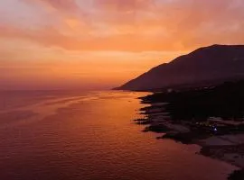 Lorins Seaside Santorini in Drymades Beach