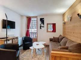 Charme et Confort au Centre de Val d'Isère – 2 Pièces Cabine Rénové pour 5 Pers., Proche Pistes - FR-1-518-25