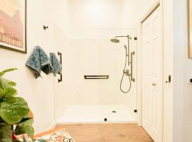 Loved by families, friends & couples- Free Heated Pool, Hotel in Scottsdale