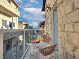 Mountain Top Views -203- נופי פסגות，采法特的飯店