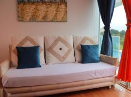 Oceanfront Studio Beach and Pool, hotel v destinaci María Chiquita