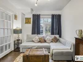 Borehamwood Stay with Free Parking!