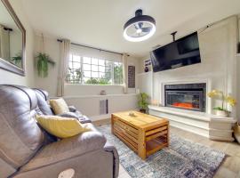 The Salty Hawk Hideaway - Chic Washington ADU, hotel a Murphys Corner