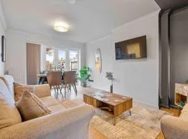 Cosy 3 Bed with Parking