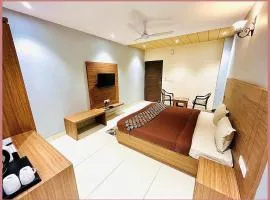 Subrata Sarkar Road Satva Coral Palace Suite Near Sea Beach - Lift -Free Parking ! Swimming- Pool - Best Prime Location