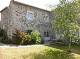 Gîte charmant pour 8 pers à Rauret avec cheminée, terrasse et accès "Tourisme et Handicap" - FR-1-582-186