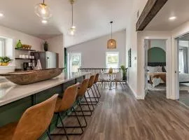 300 steps from Lake Hot Tub Fire Pit Game Room