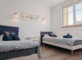 Séjour authentique à Fontguenand avec parking et petit déjeuner inclus - FR-1-591-707, Hotel in Fontguenand
