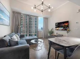 StayMada - Ocean Heights Marina City and Sea Views