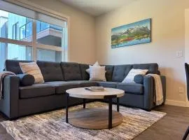 Paradise Point in Golden with Hot Tub and Mountain View