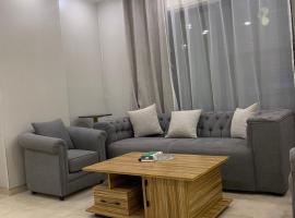 Luxurious 3 Bedroom Apartment in Heart of Amman, Hotel in Rujm ash Sharāʼirah