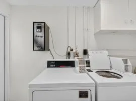 Park Shore Suites Unit 7