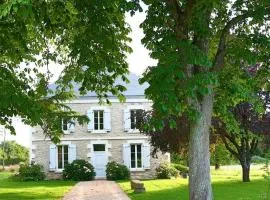 Maison de maître au cœur du Berry avec étang privé, grand jardin et vaste propriété - FR-1-591-116