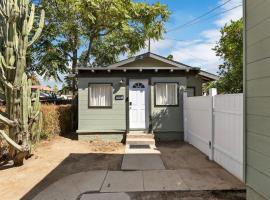 2BR Tiny Home near Mission Inn Festival of Lights, hotel en Riverside