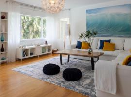 Chateau Lamour Tropical Oasis plus Private Treehouse, hotel i Biscayne Park