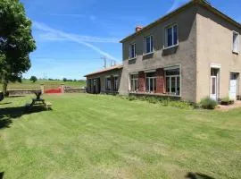 Gîte familial avec charme d'école, terrasse, terrain clos, proche gorges de la Loire et sites naturels - FR-1-582-185