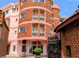 GRÂCES hôtel, ξενοδοχείο σε Γιαουντέ