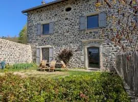 Élégante maison de maître XVIIIe, jardin clos 500m², nature, proche Puy-en-Velay, 11 pers., cosy & confort - FR-1-582-315