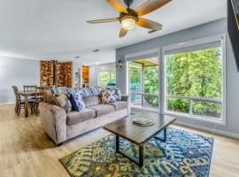 Large Upgraded, Family Friendly Condo With Garage, lake house rental in Lakeside