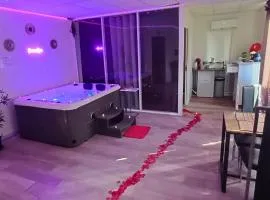 CocoonSPA LoveRoom Jacuzzi