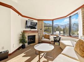 6th Floor Mountain View Room - Fireplace Suite, πανδοχείο σε Olympic Valley
