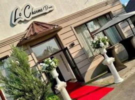 Le Charme Hostel