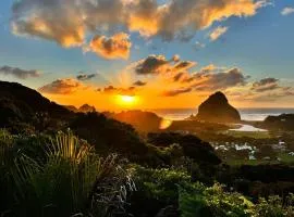 The Little Louise's Luxury Romantic Retreat with Iconic Piha Views