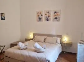Charming Home with Private Patio near Swiss Border and Transport - Daisy, Loggiadeifiori