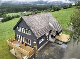 Luxury Home - Stunning Mountain Views