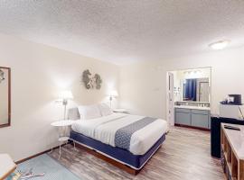 Lamplighter Inn - 109 Seahorse Reef، فندق في باندون