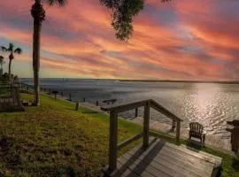 Wilson's Watering Hole - Captain’s Quarters