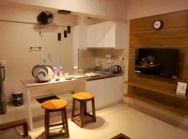 Lavender Airport suite