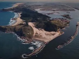 APARTAMENTO 3 DORM., O QUINTAL É A PRAIA E MOLHES