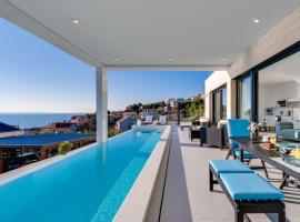 Villa Lemon, 3 Bedrooms, 4 Baths, Infinity Pool, Whirlpool, Cinema room, Sea view, hotel en Jesenice