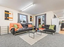 #86 Stylish Studio in Stretton-on-Dunsmore - Sleeps 6 - 10 mins to Brinklow Castle - "Perfect for Contractors and Families - Free Parking"